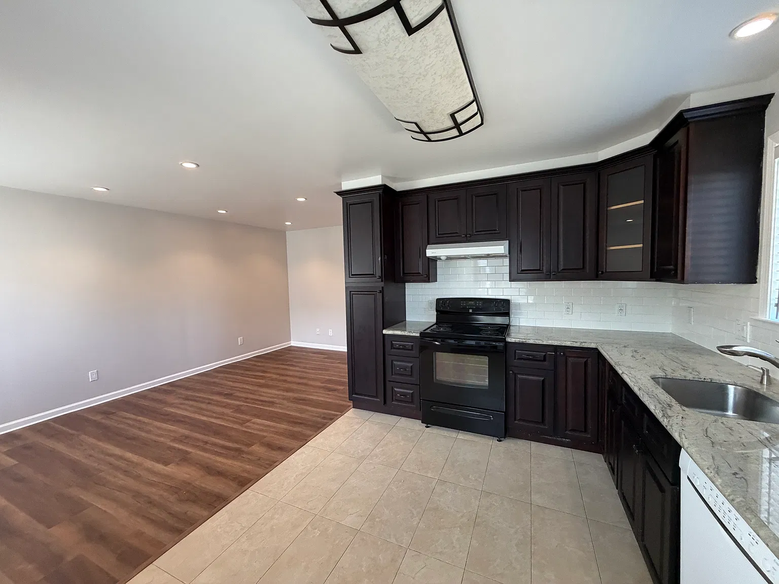 2 bed, 800 sqft, $3,250 — Photo 3