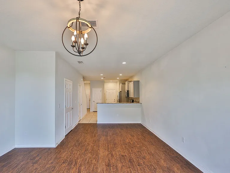 9160 Hillcroft Dr — Photo 10