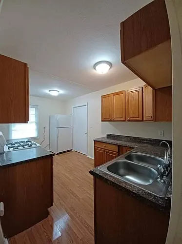 1112 Irving Ave Photo 1