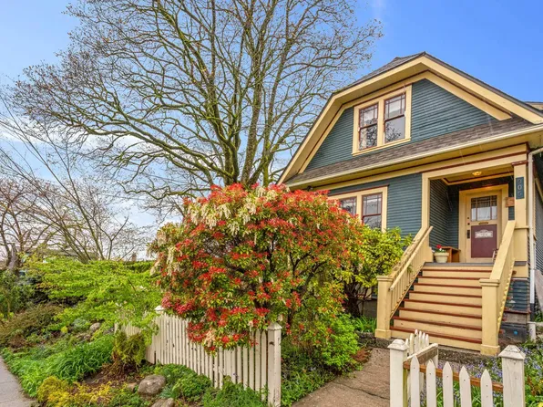 905 3rd Ave, New Westminster, BC V3M 1P4