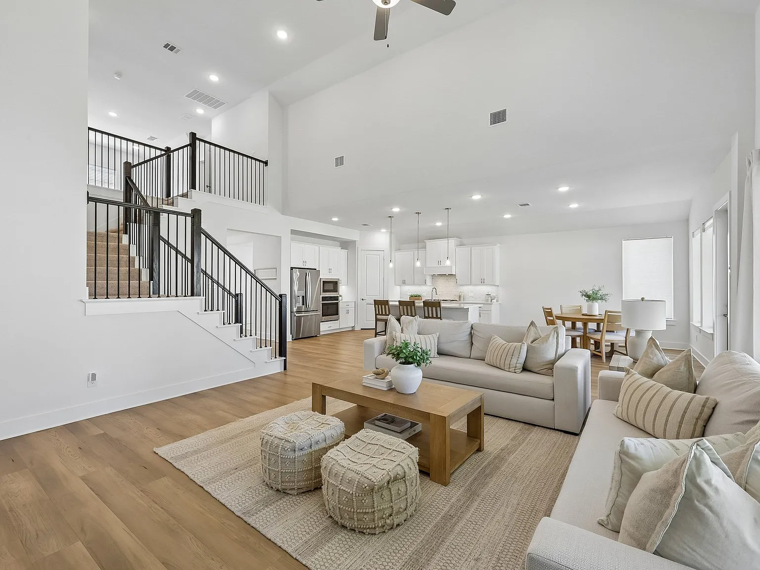 4 bed, 3454 sqft, $4,400 — Photo 2