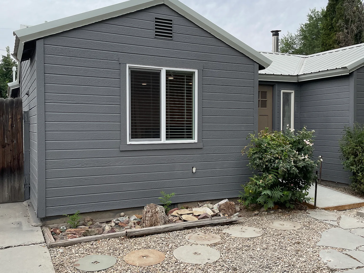 3 bed, 1076 sqft, $1,895 — Photo 1
