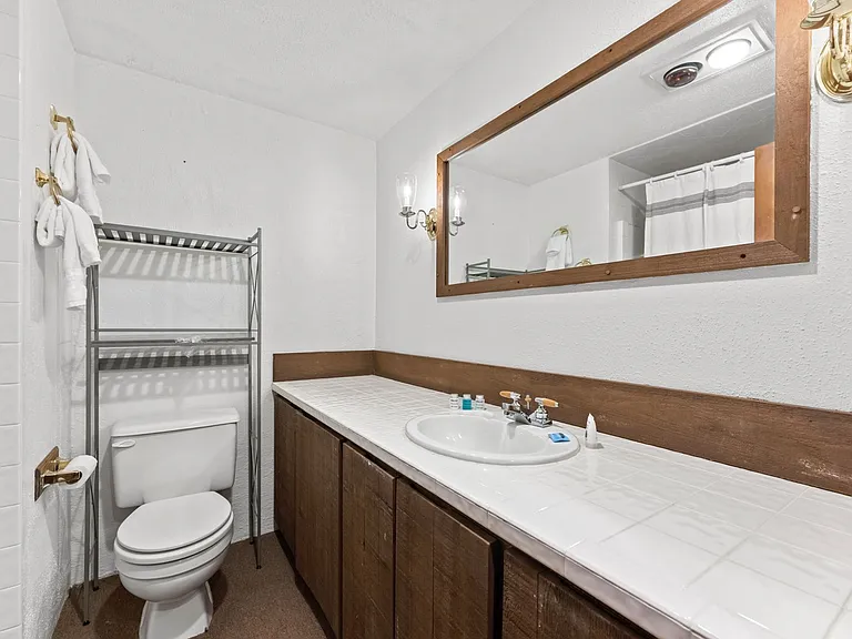 990 W Parkhill Dr — Photo 88