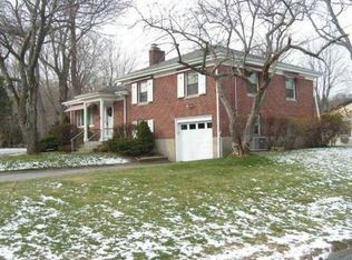 41 Kenfield Ln, Waterbury, CT 06708