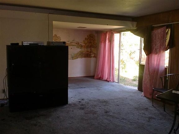 4th image of 311 Woodstock Dr