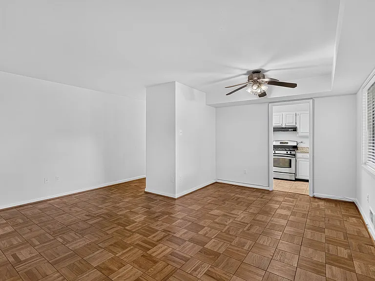 10524 Weymouth St #1-W-1 — Photo 6