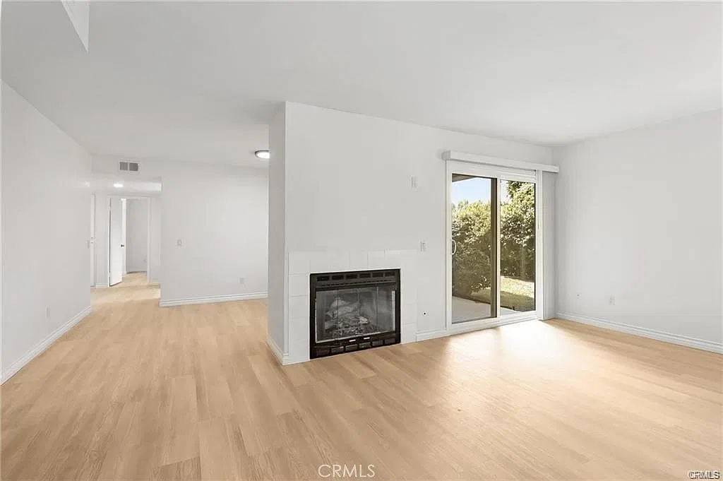 2 bed, 1130 sqft, $3,600 — Photo 3