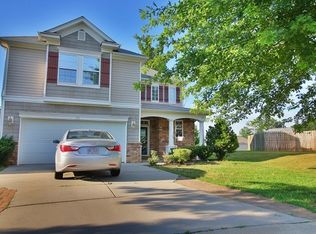 332 Trayesan Dr, Holly Springs, NC 27540