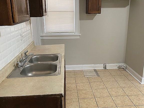 5th image of 4004 Bellefontaine Ave