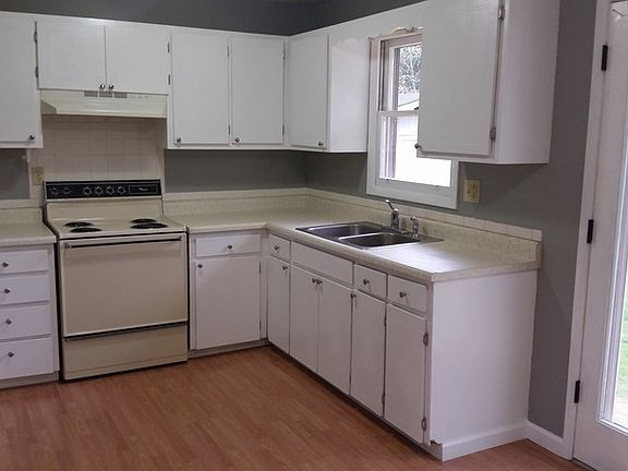 4th image of 418 Queen Ann Ct