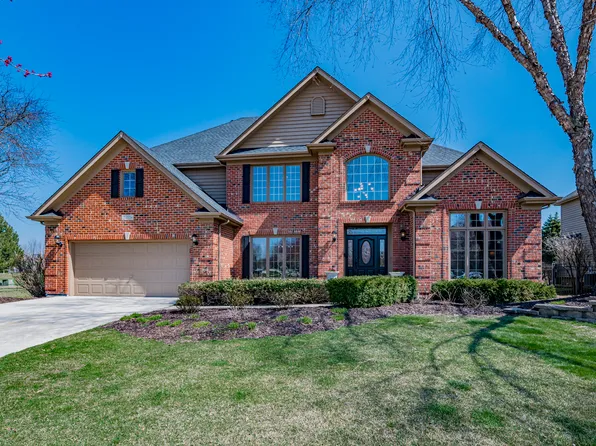 2328 Skylane Dr, Naperville, IL 60564