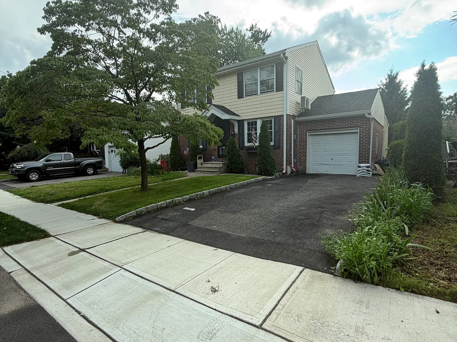 4 bed, 2900 sqft, $4,500 — Photo 2