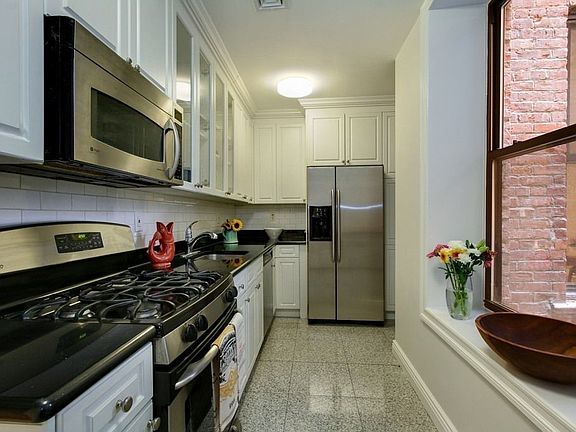 3rd image of 100 W 119th St APT 2B