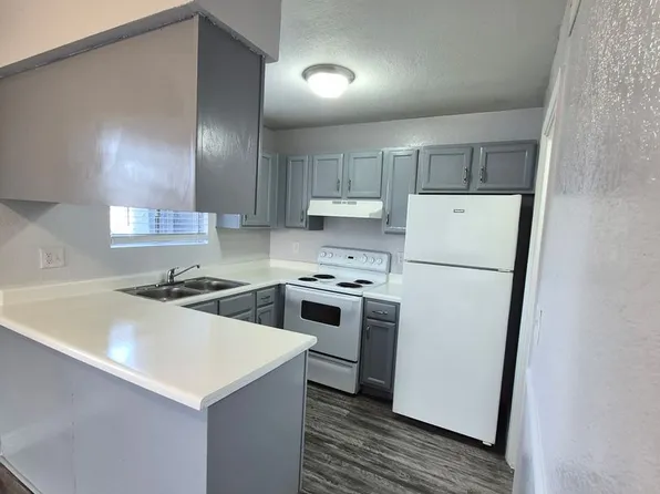 February Free Rent! Brand New Flooring Throughout! Private Laundry & Private Storage! Like New Re..., 3049 E Cicero St APT 102, Mesa, AZ 85213