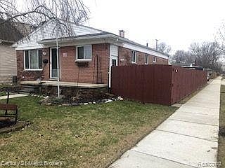 1st image of 28131 Elmdale St