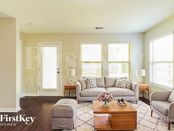 4th image of 465 W Park Dr