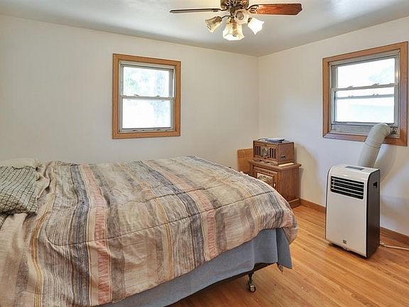 4th image of 610 W Church St