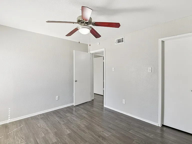 23-web-or-mls-Briar Forest Dr-S1303-023