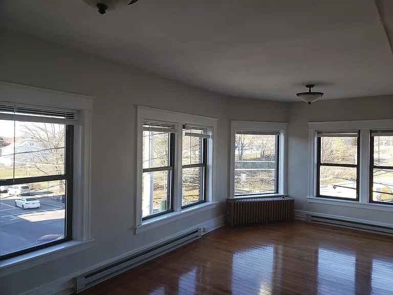 2 Raymond Ave — Photo 6