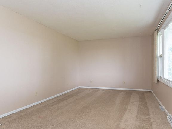 5th image of 7524 Lincoln Ave