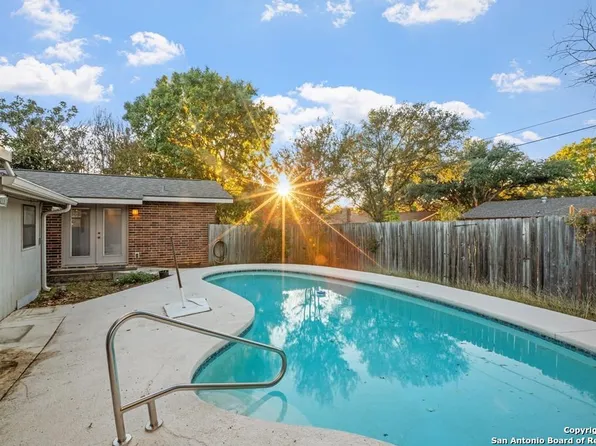 610 N Bowie, Fredericksburg, TX 78624