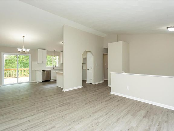 2nd image of 21 Lewis And Clark Ln