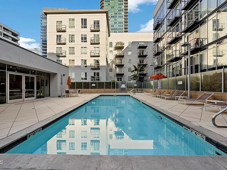 645 W 9th St #213 — Photo 31