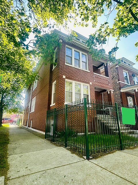1st image of 4001 S Albany Ave