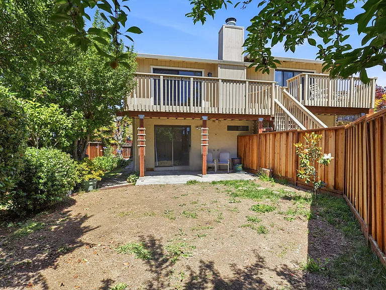 114 Falmouth Ct — Photo 35