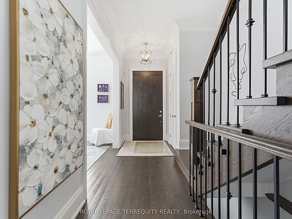 2nd image of 130 Edgecroft Rd