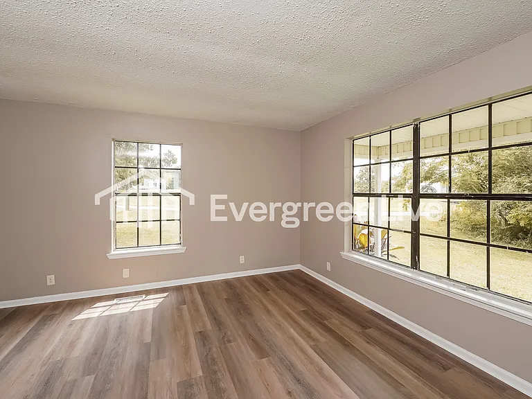 104 Hatch Dr — Photo 4