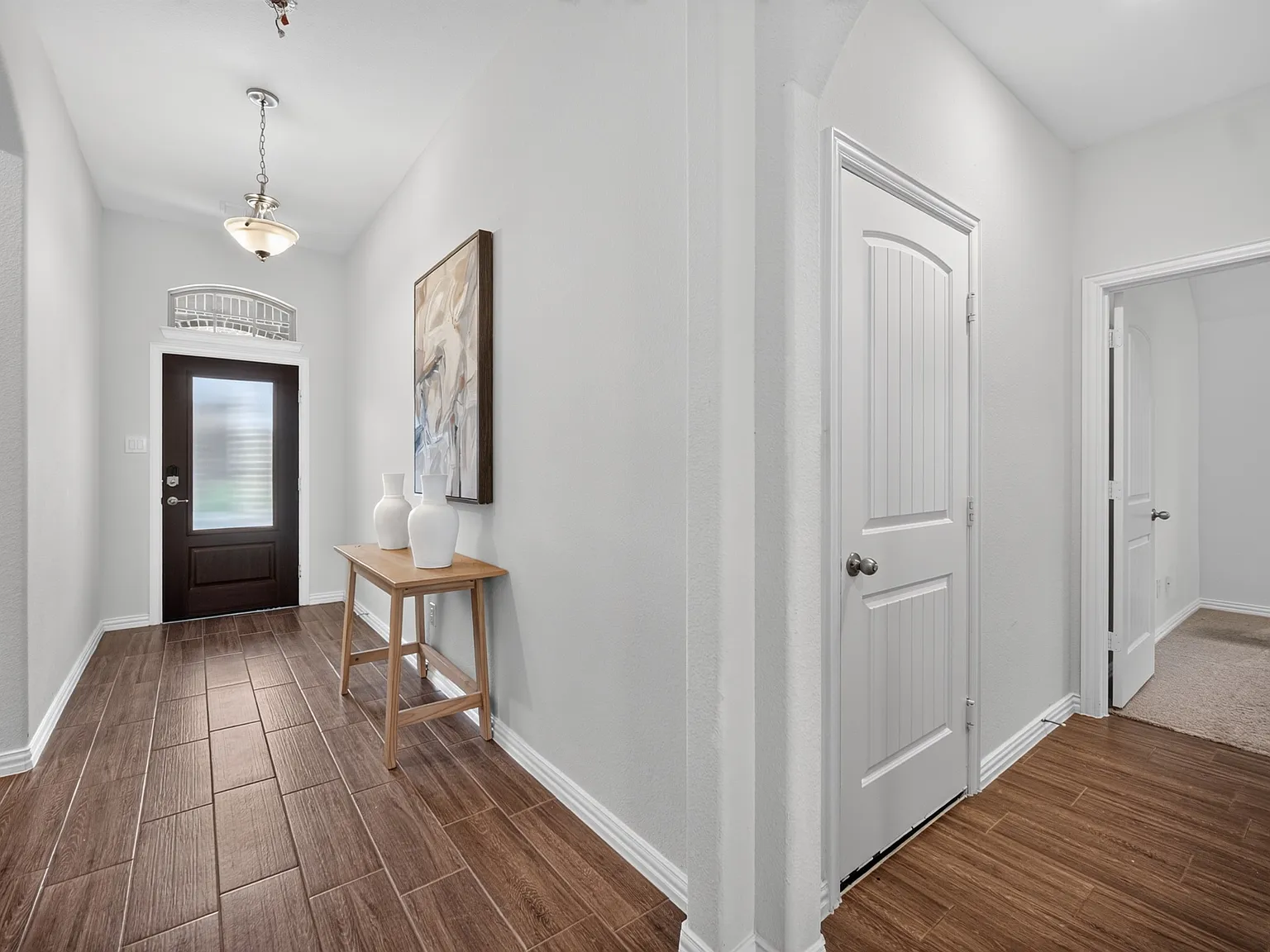 4 bed, 2423 sqft, $2,400 — Photo 2