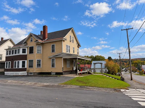 363 Charles St #3, Lyndonville, VT 05851