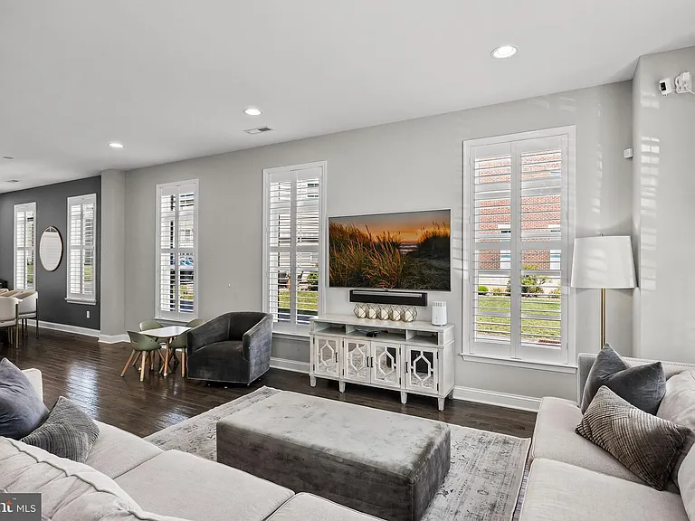 2312 Napoli Way — Photo 8