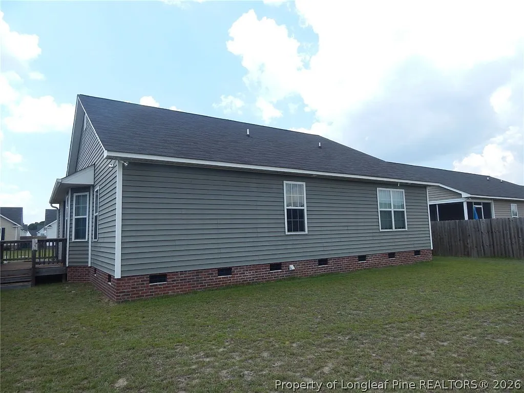 3 bed, 2.0 bath, 1400 sqft, $1,600 — Photo 2