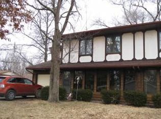 1005 Reynolds Dr, Charleston, IL