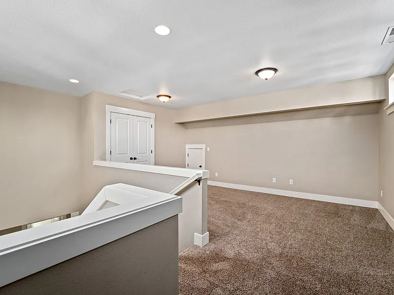 1064 SE Leonel Ln — Photo 35