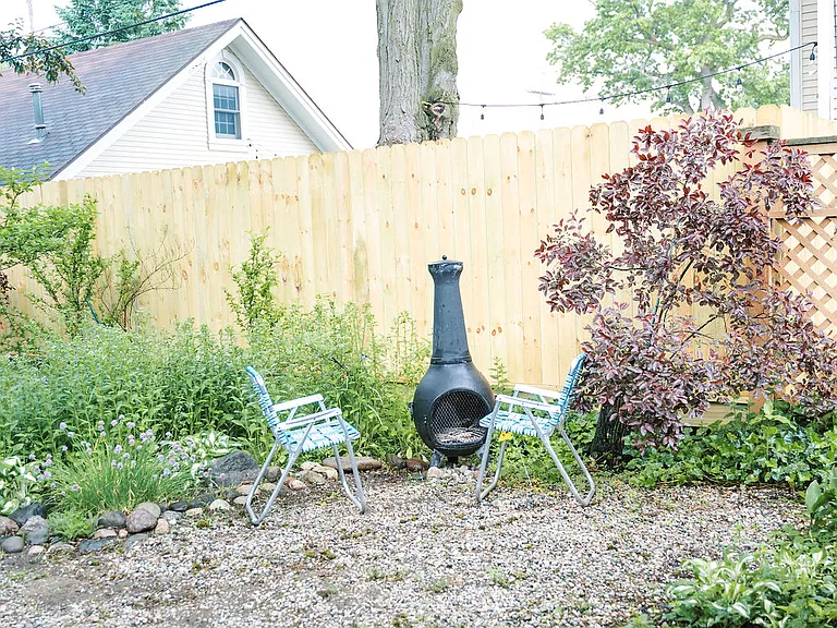 737 E State St — Photo 22