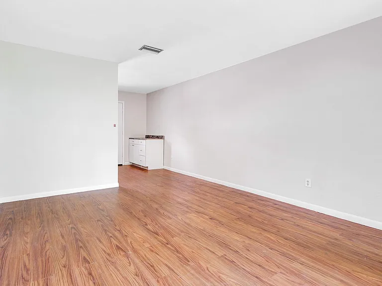 815 E Fort King St — Photo 34