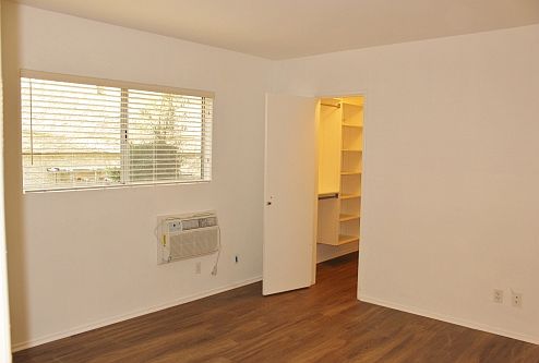 5th image of 1706 Brockton Ave APT 3