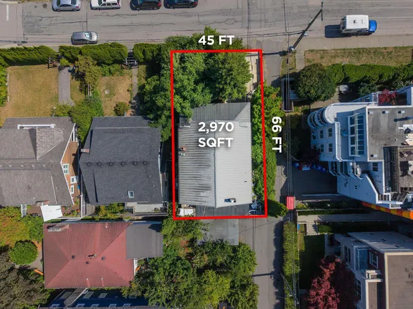 2413 Collingwood St, Vancouver, BC V6R 3L3