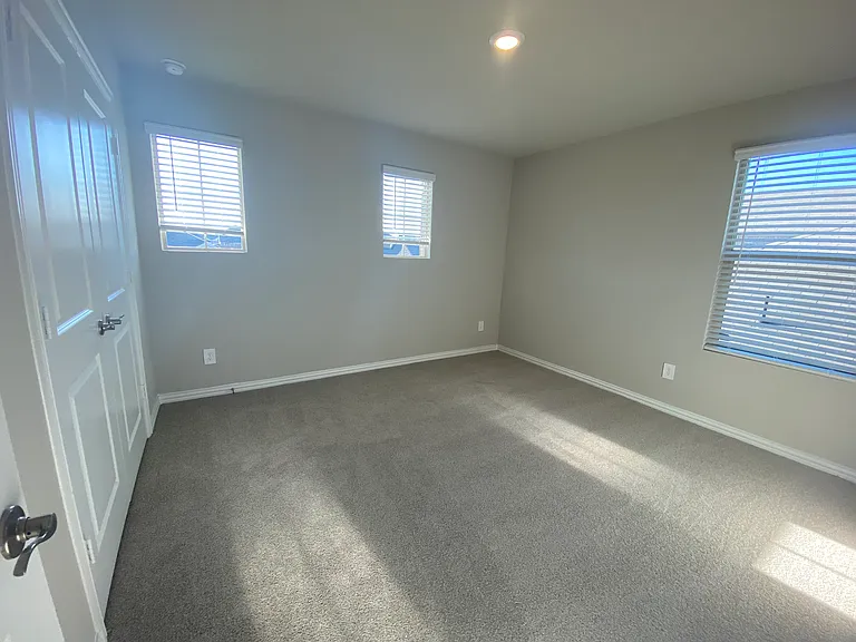 2129 Mustang Way — Photo 32