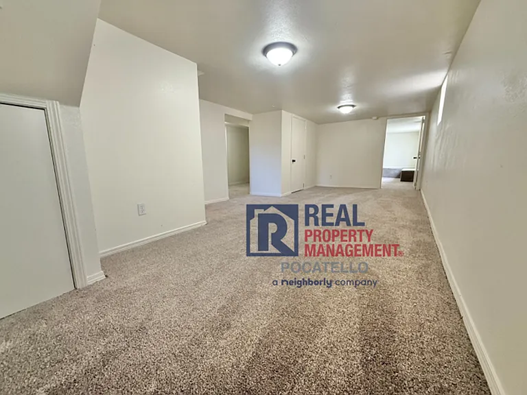 631 N Johnson Ave — Photo 17