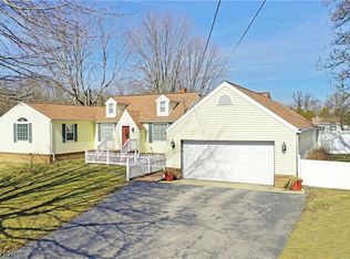 4950 Risher Rd, Leavittsburg, OH 44430