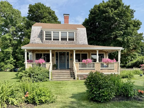 137 Island Avenue, Long Island, ME 04050