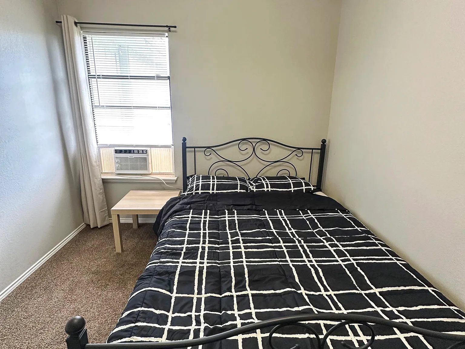 4 bed, 2.5 bath, 2700 sqft, $888 — Photo 4