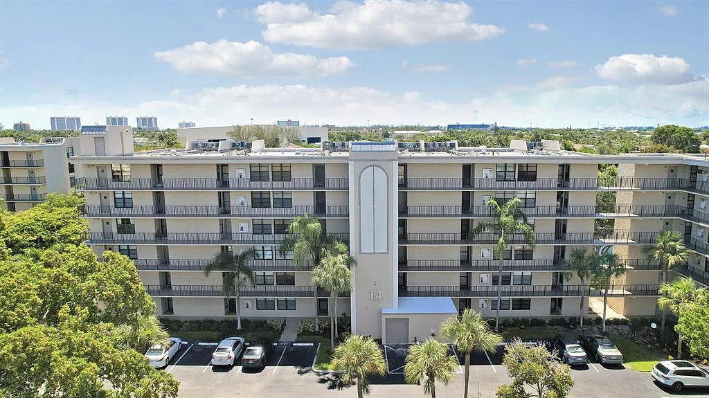 2 bed, 2.0 bath, 1095 sqft, $2,300 — Photo 2