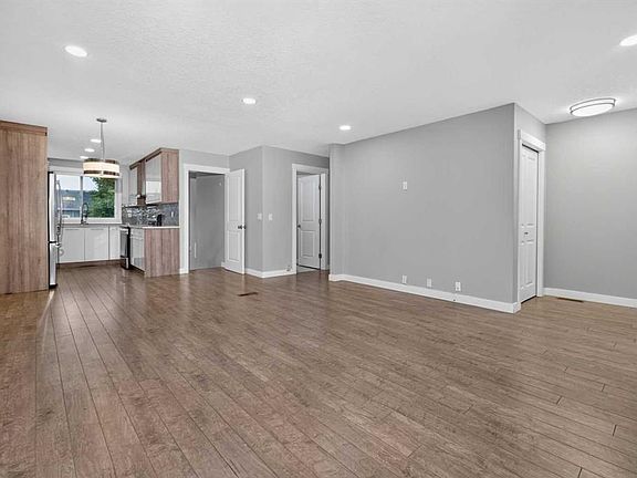3rd image of 6415 E Rundlehorn Dr NE