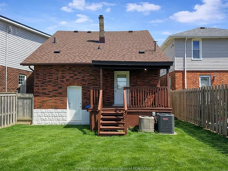 1351 Marentette Ave #UPPER — Photo 11