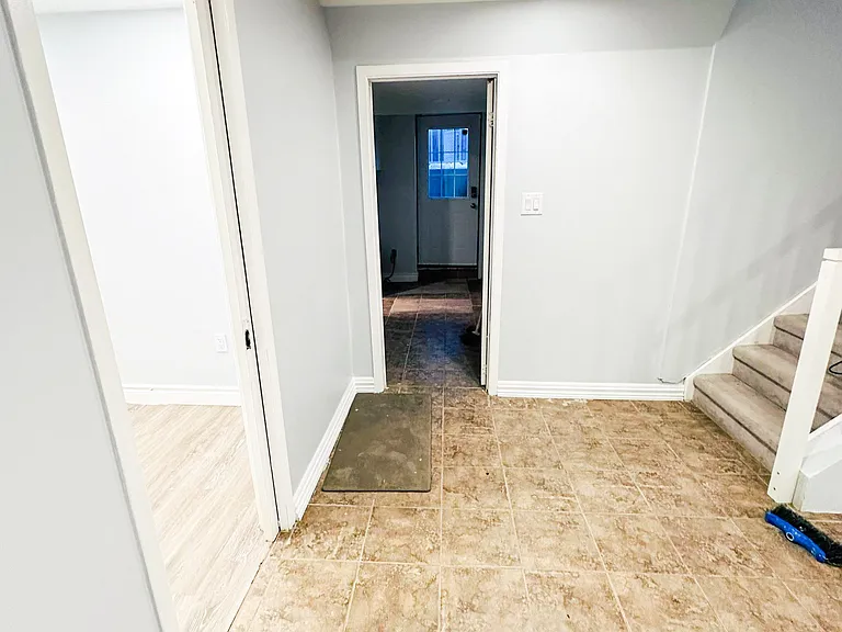 41 Coomer Cres — Photo 3